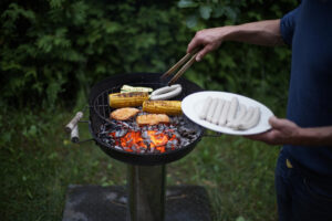 Barbeque menjadi acara makan malam yang menyenangkan