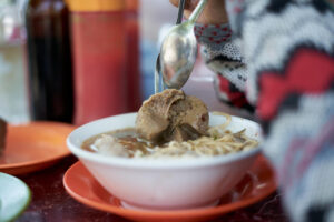 Menikmati bakso viral yang wajib dicoba