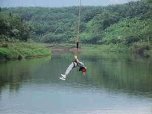 Rope jumping di Jenbatan Rajamandala Bandung