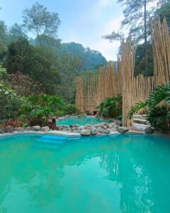 Suasana kolam berendam air panas di Maribaya Hot Spring