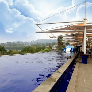 Kolam renang di floating market umum dan ada khusus hijab