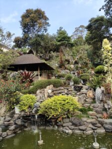 Villa nyaman dengan gazebo dan taman estetik di Lembang 