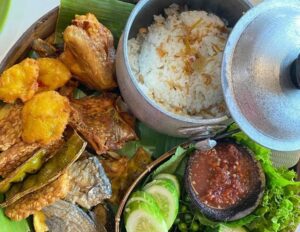 Makanan khas Sunda di Saung Pengkolan