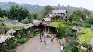hobbiton farmhouse lembang