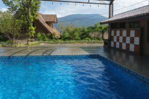 Kolam renang Qion's Villa yang bersih untuk bermain dengan anak