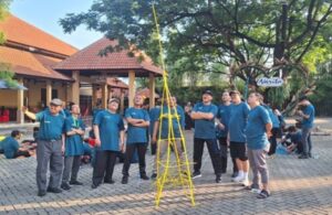 Permainan membangun menara dari sedotan