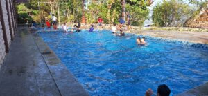 Kolam renang yang bersih dan nyaman juga tersedia kolam anak