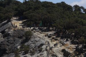 Menikmati kawah Gunung Tangkuban Perahu
