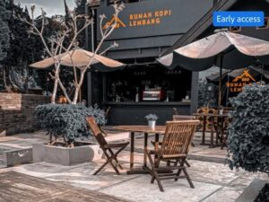 Suasana Rumah Kopi Lembang yang klasik dan modern