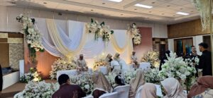 Dekorasi pernikahan di ballroom Qion’s Villa yang sudah termasuk dalam paket wedding
