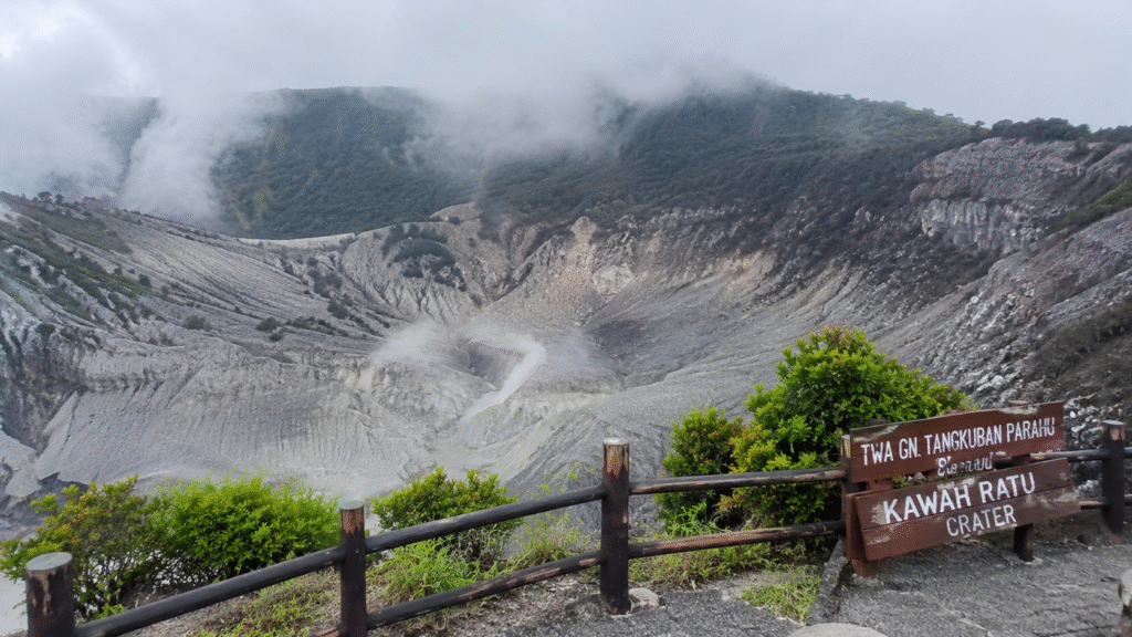 Gunung Tangkuban Perahu Harga Tiket, Aktivitas & Tips
