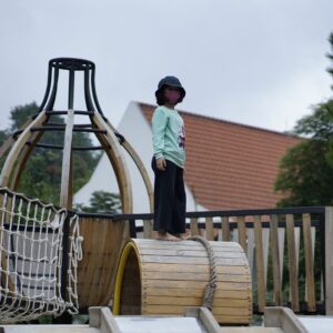 Playground proper untuk anak