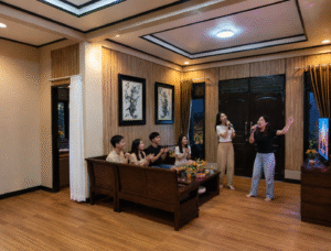 Karokean seru bersama teman-teman