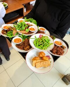 Aneka sajian di RM Wangi Seruni Bandung