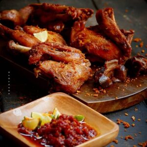 Ayam goreng Panaitan dengan sambal cocolnya