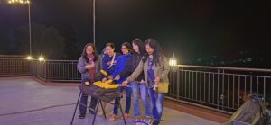 BBQ saat malam di villa