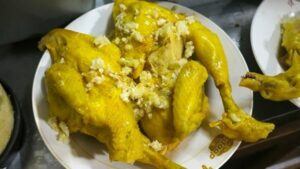 Menu Ayam kukus bawang putih di Ayam Goreng Pasundan