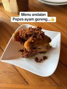 Pepes ayam goreng andalan RM Megawati