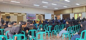Sesi internal perusahaan di aula dengan kapasitas 125 orang